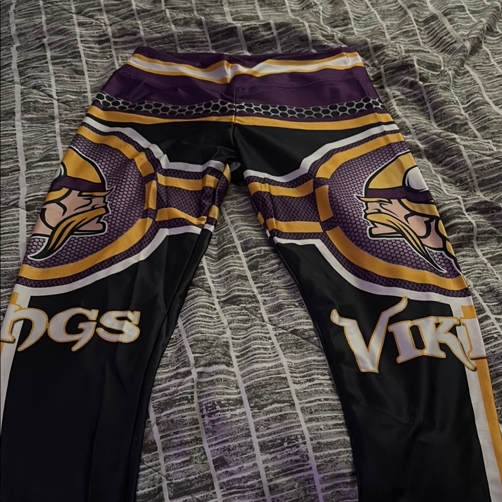 Minnesota Vikings Black and Purple Skull Graphic Leggings